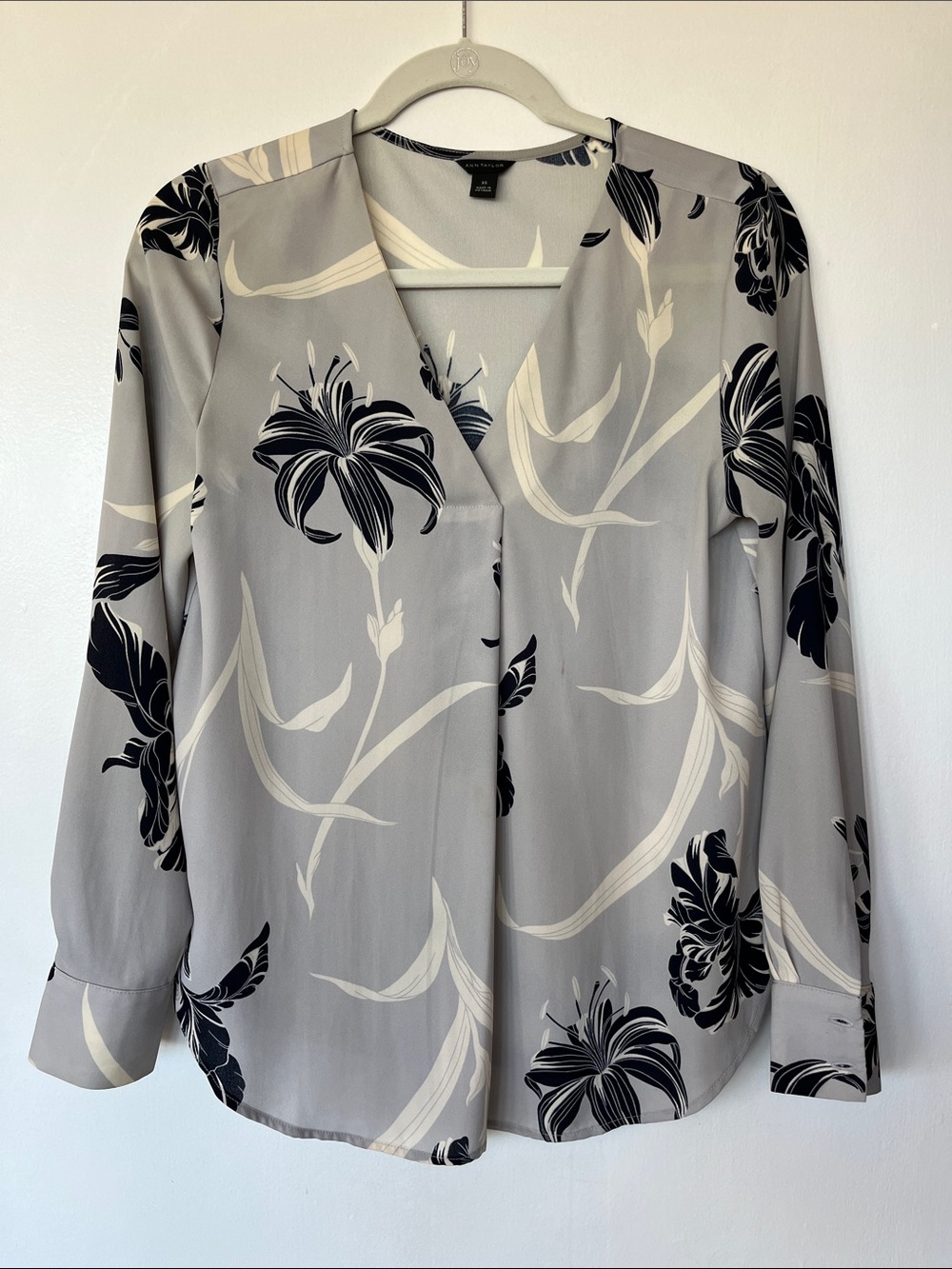 Ann Taylor Gray Floral V-Neck Blouse